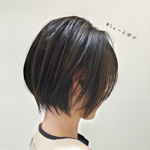 ショートボブ